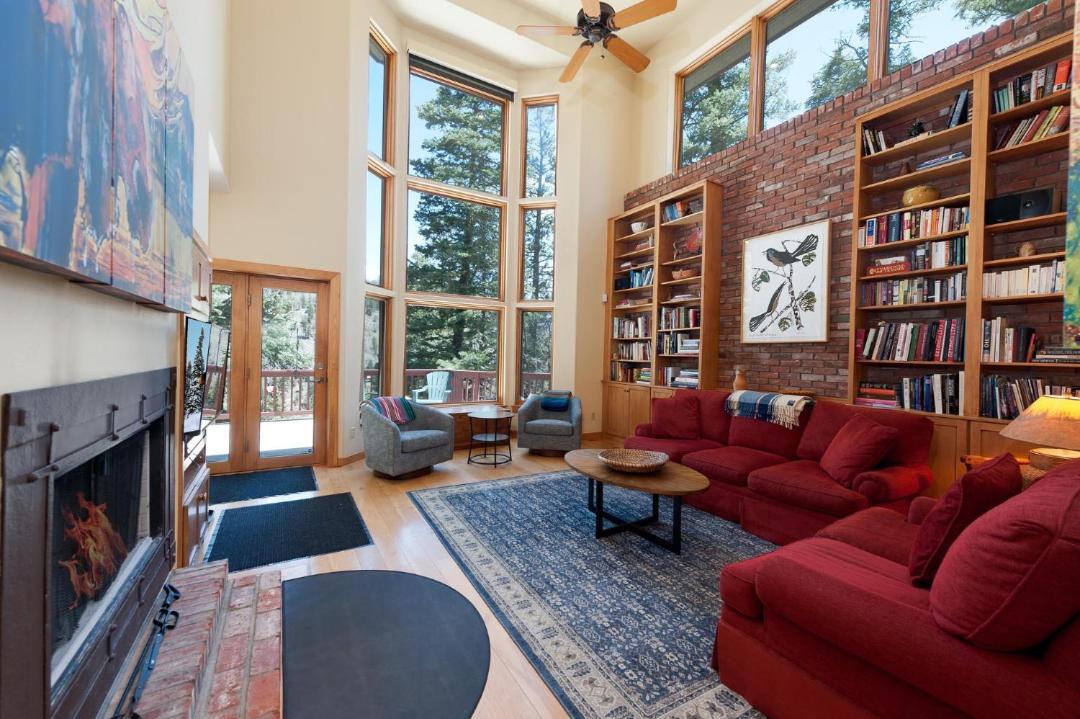 Photo of Livingroom in Columbine Lake