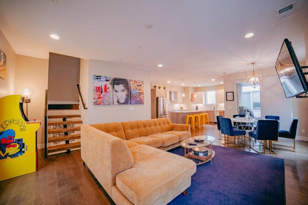Photo of Livingroom in Civic Center