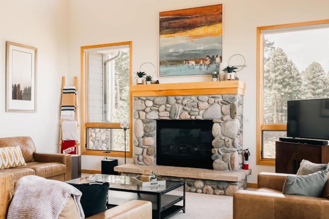 Photo of Livingroom in Evergreen