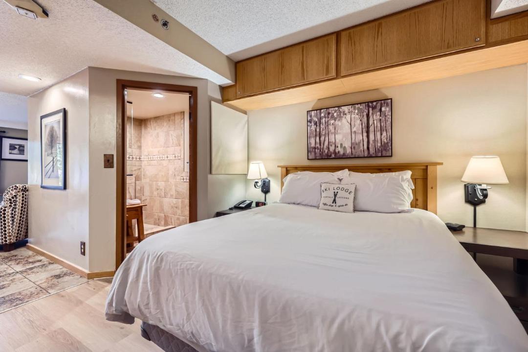 Photo of Bedroom in Peak 9