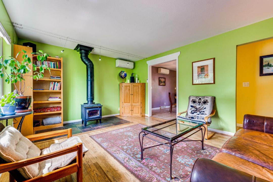 Photo of Livingroom in Baseline Sub