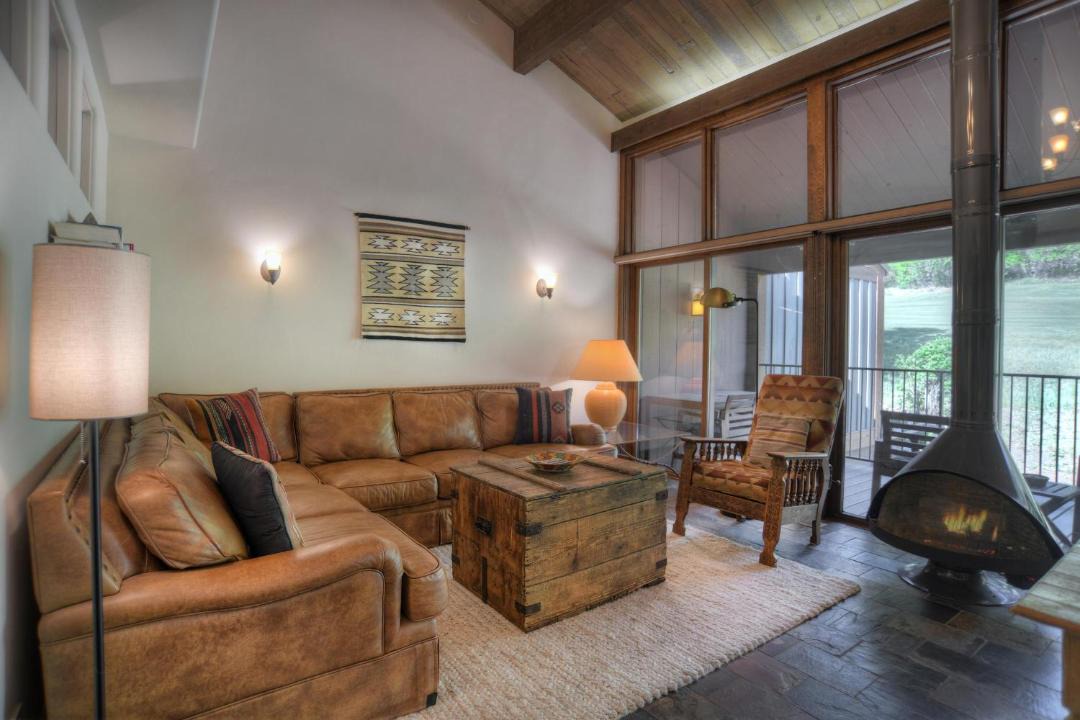 Photo of Livingroom in Purgatory