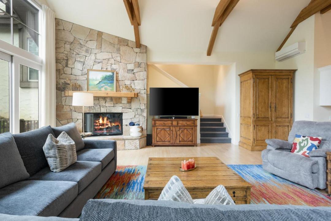 Photo of Livingroom in Avon
