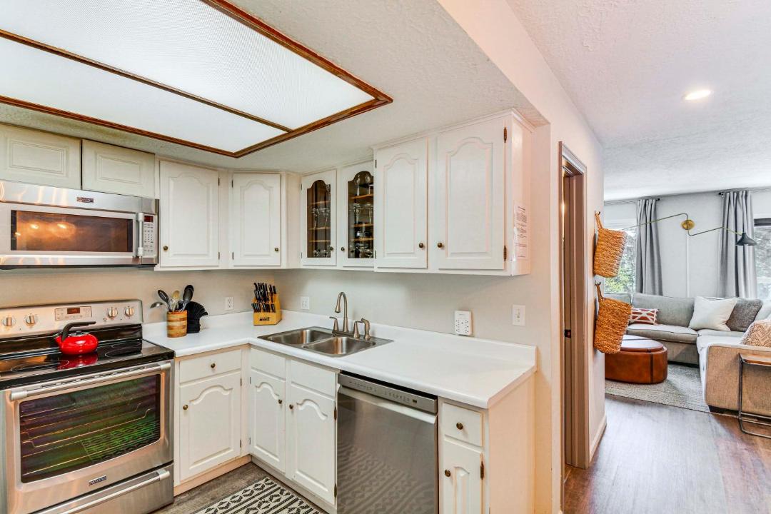 Photo of Kitchen in Peak 9
