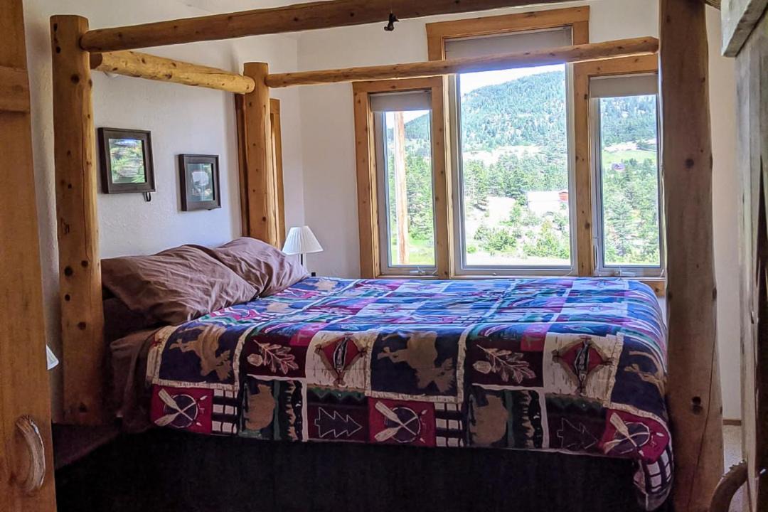 Photo of Bedroom in Drake