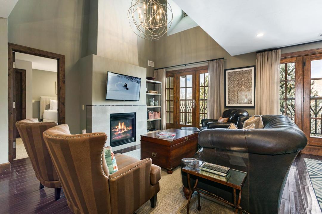 Photo of Livingroom in Avon