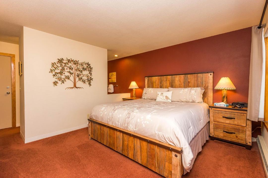 Photo of Bedroom in Lakeside Village