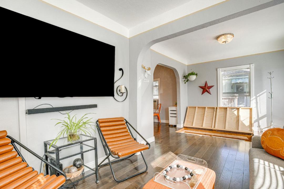 Photo of Livingroom in Englewood