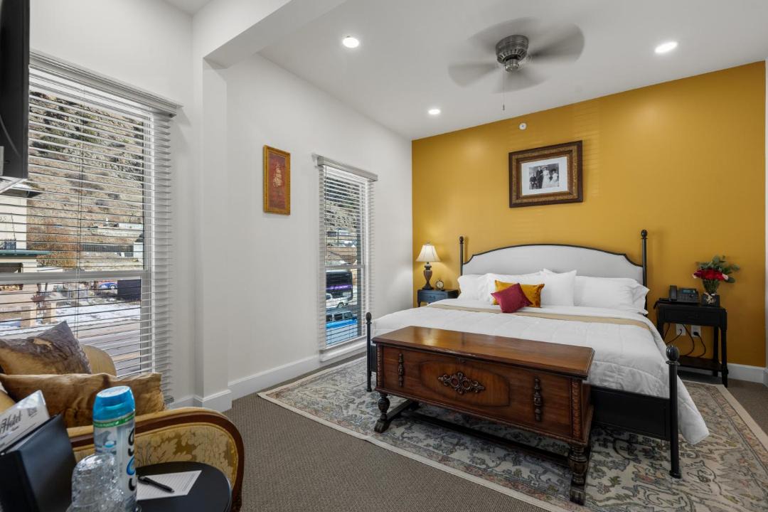 Photo of Bedroom in Idaho Springs