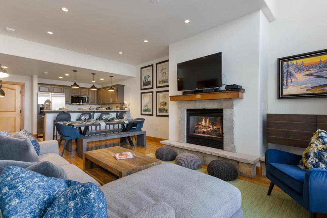 Photo of Livingroom in Edwards