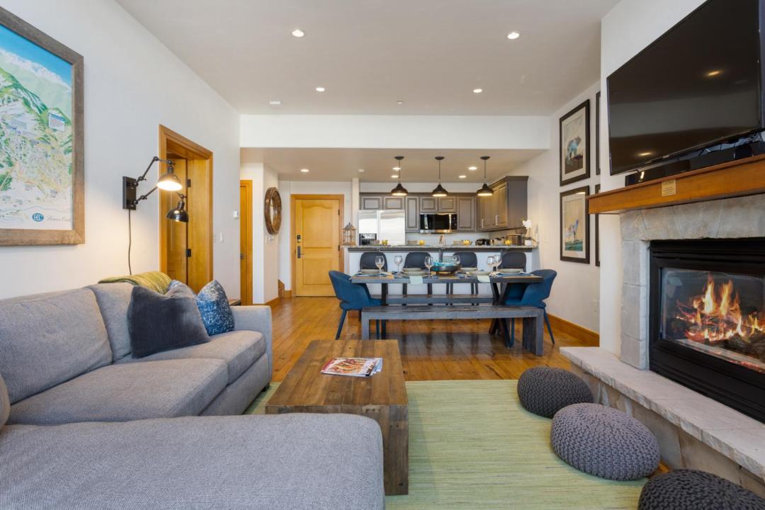 Photo of Livingroom in Edwards