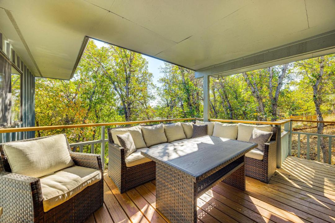 Photo of Patio Balcony in Skyway