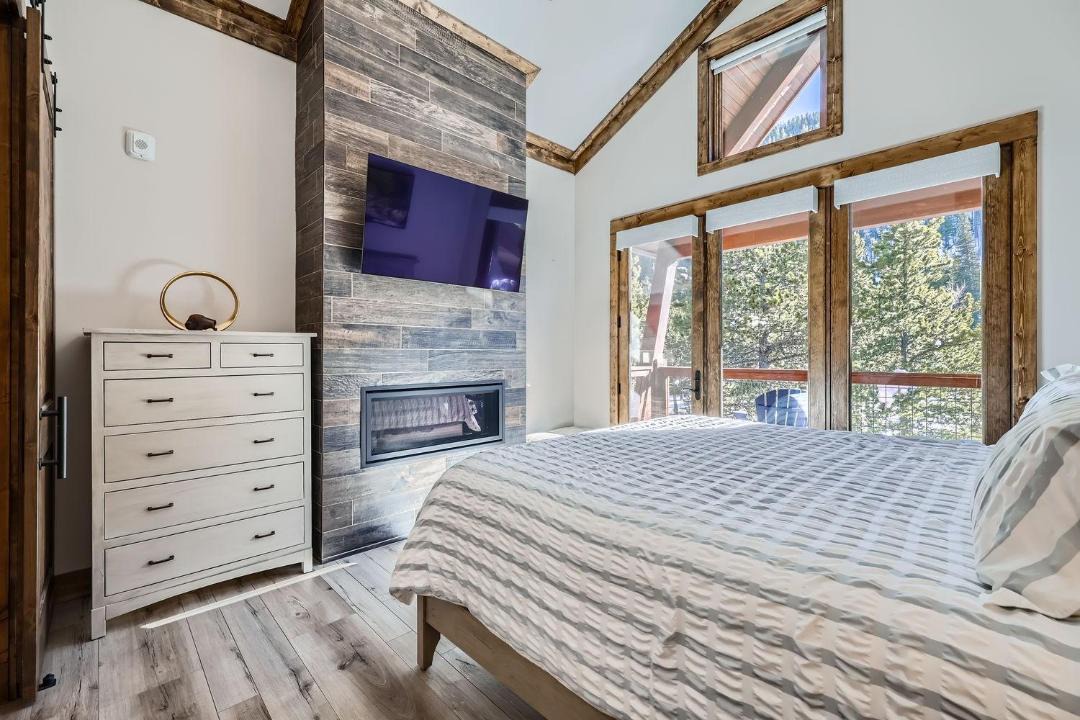 Photo of Bedroom in Lakeside Village