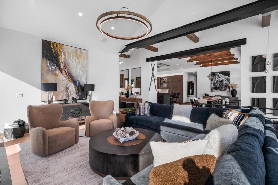 Photo of Livingroom in Three Peaks