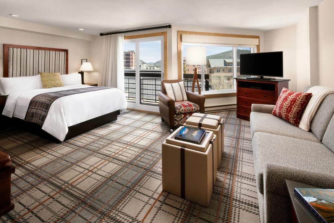 Photo of Bedroom in Peak 9