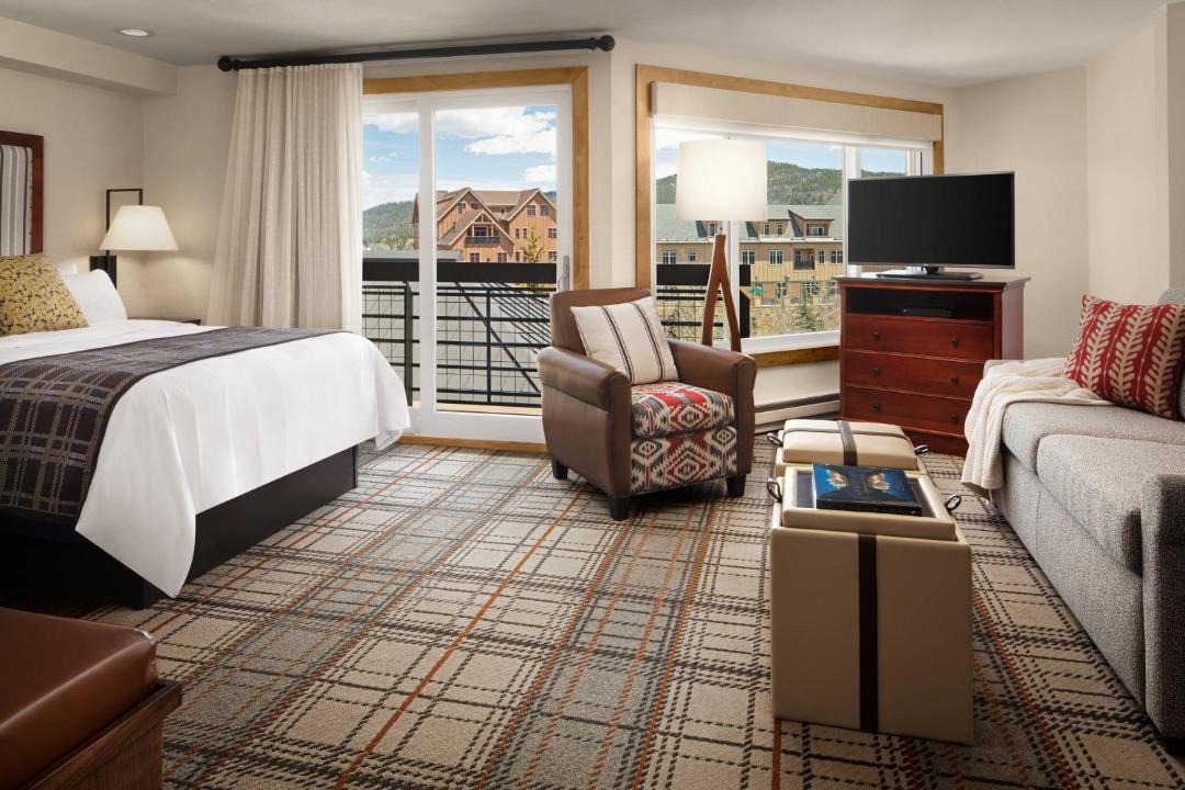 Photo of Bedroom in Peak 9