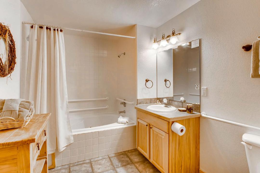 Photo of Bathroom in Fall River Estates