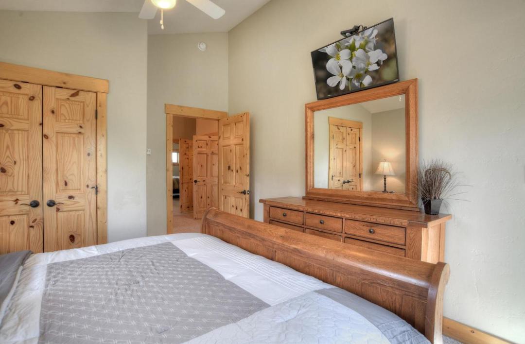 Photo of Bedroom in South Fork