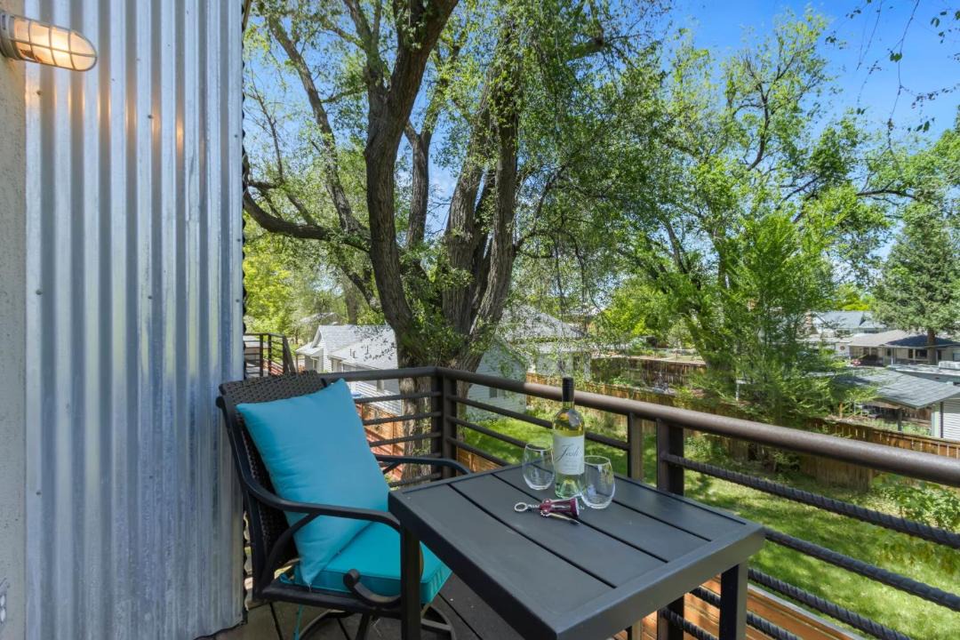 Photo of Patio Balcony in Martinez Park