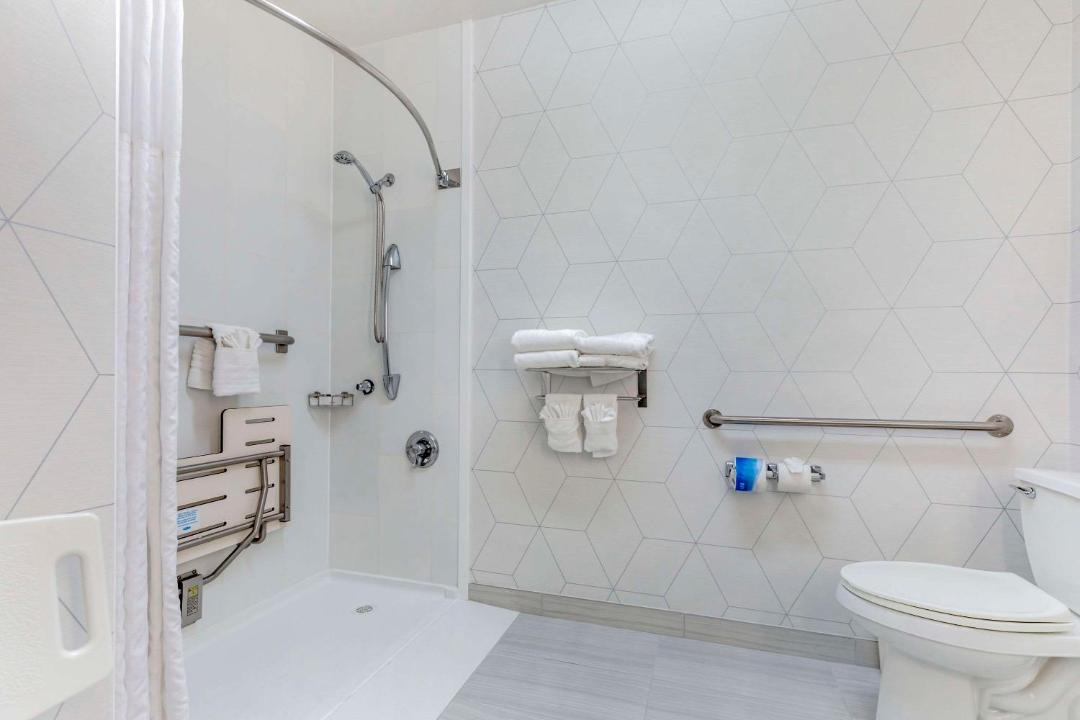 Photo of Bathroom in North Central Evergreen