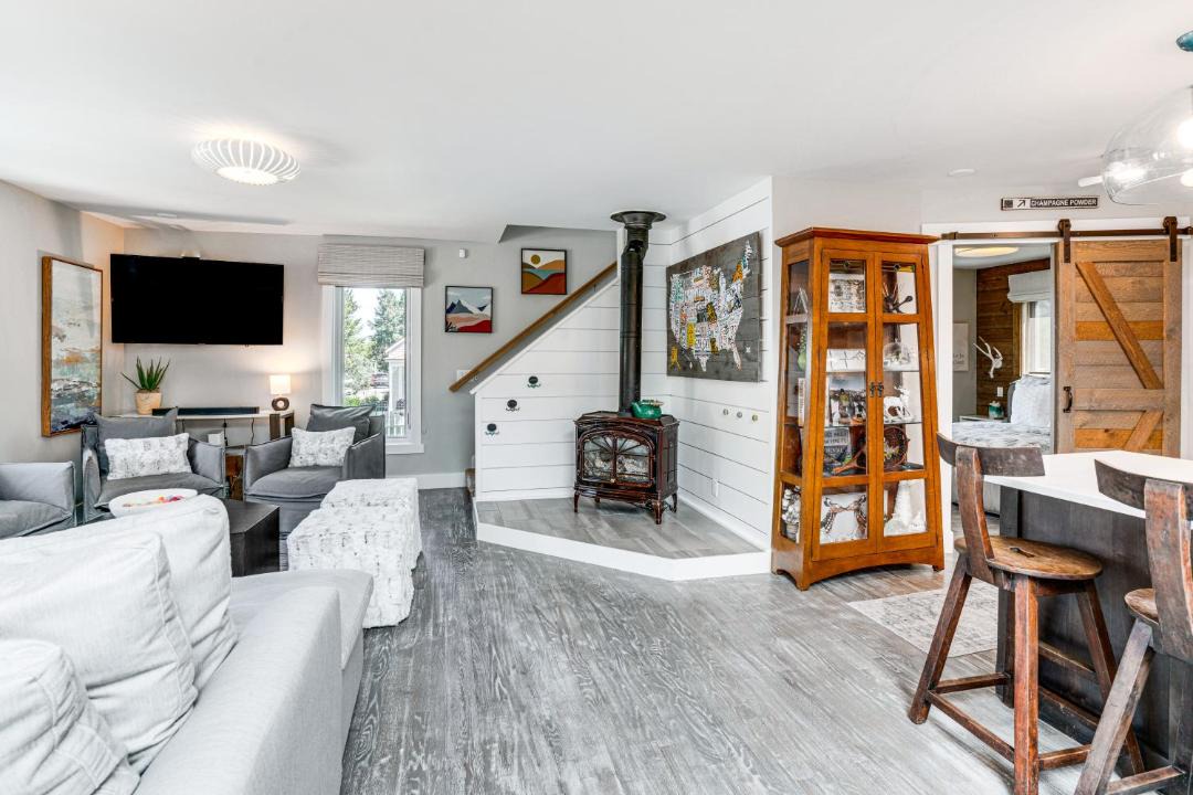 Photo of Livingroom in Historic District