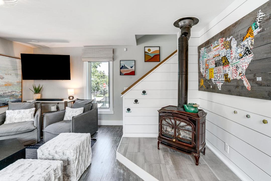 Photo of Livingroom in Historic District