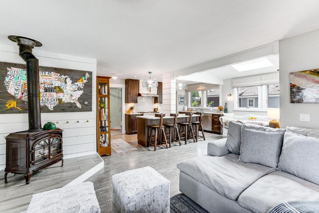 Photo of Livingroom in Historic District