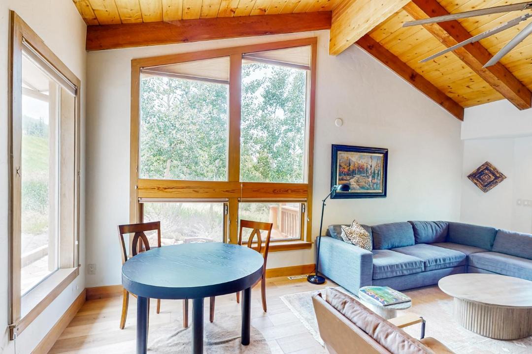 Photo of Livingroom in Highland Meadows