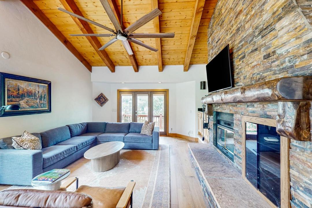 Photo of Livingroom in Highland Meadows