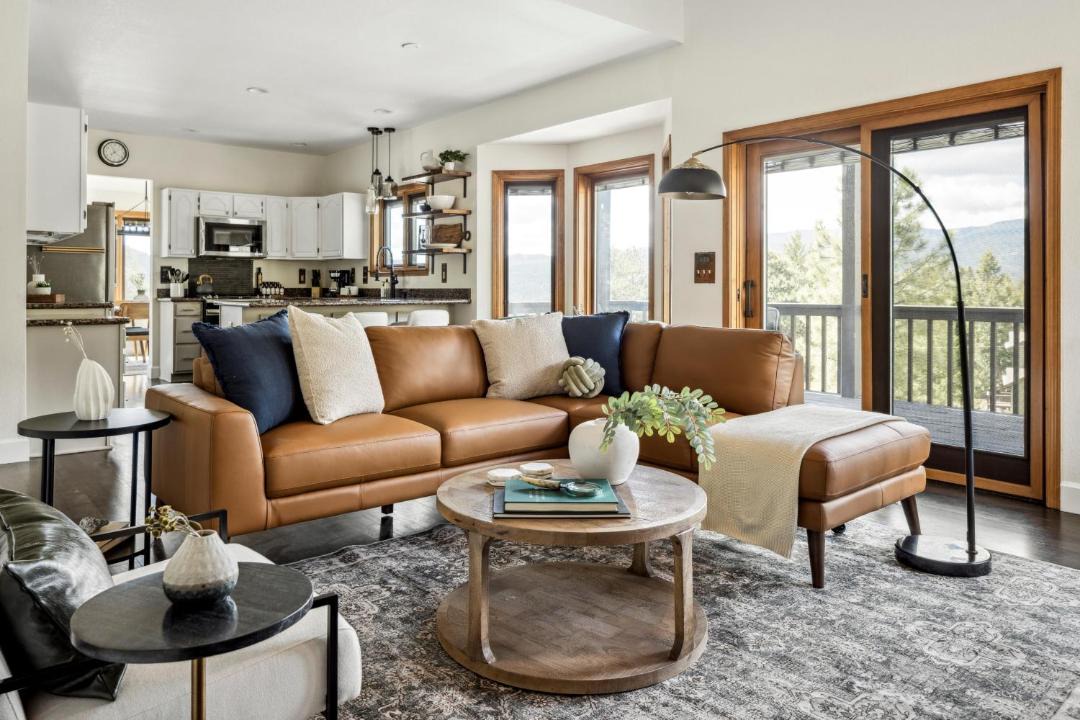 Photo of Livingroom in Evergreen