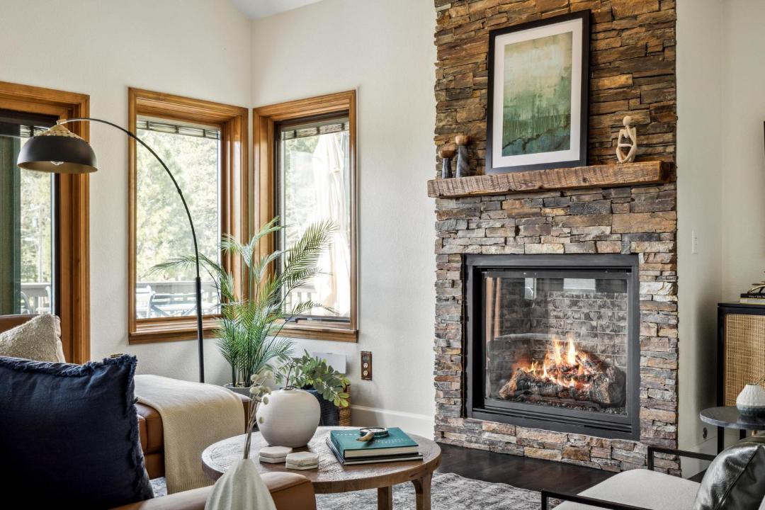 Photo of Livingroom in Evergreen