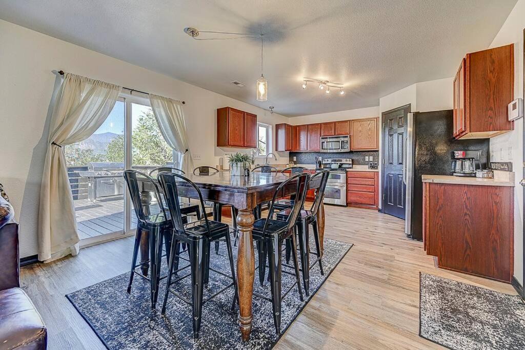 Photo of Livingroom in Southeast Colorado Springs