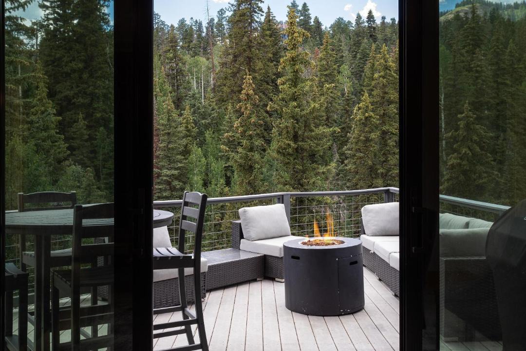 Photo of Patio Balcony in Columbine Lake