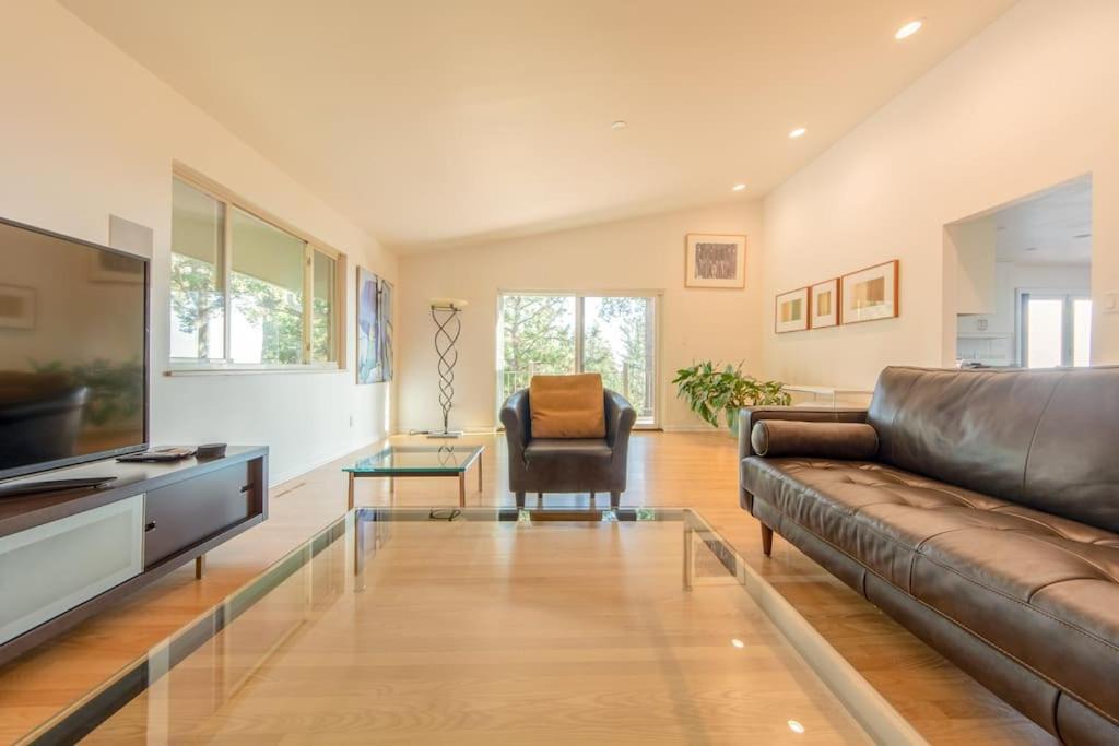 Photo of Livingroom in Skyway