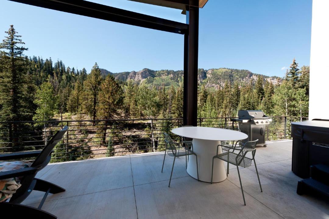Photo of Patio Balcony in Columbine Lake