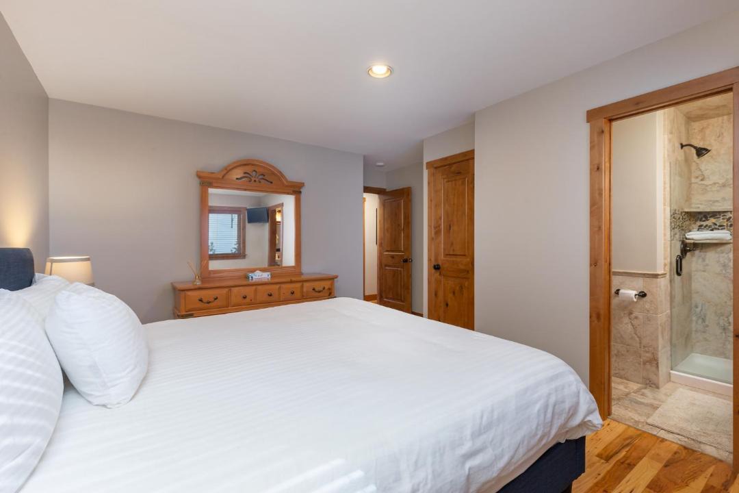 Photo of Bedroom in Crown