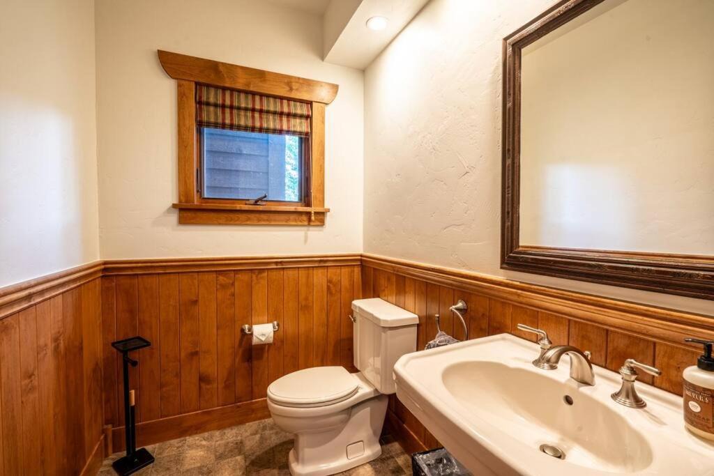 Photo of Bathroom in The Highlands