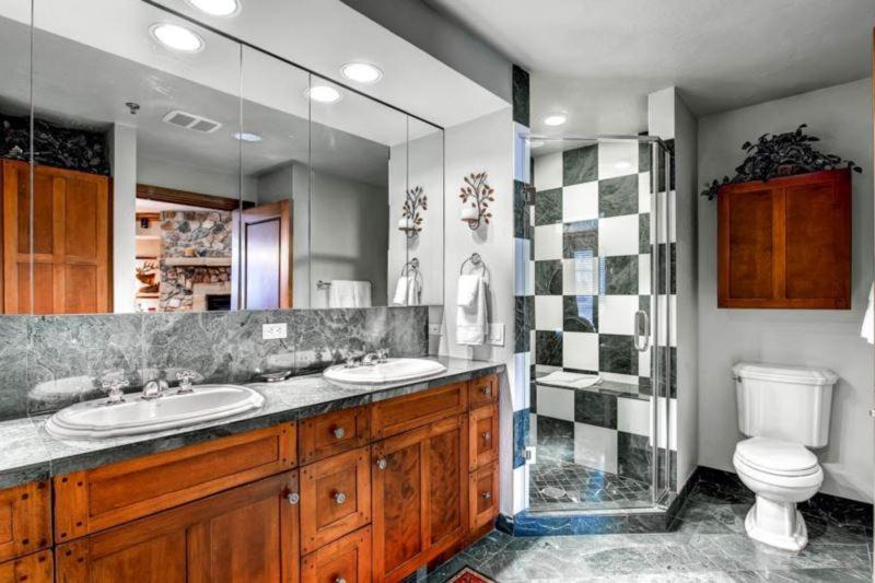 Photo of Bathroom in Highlands Townhomes