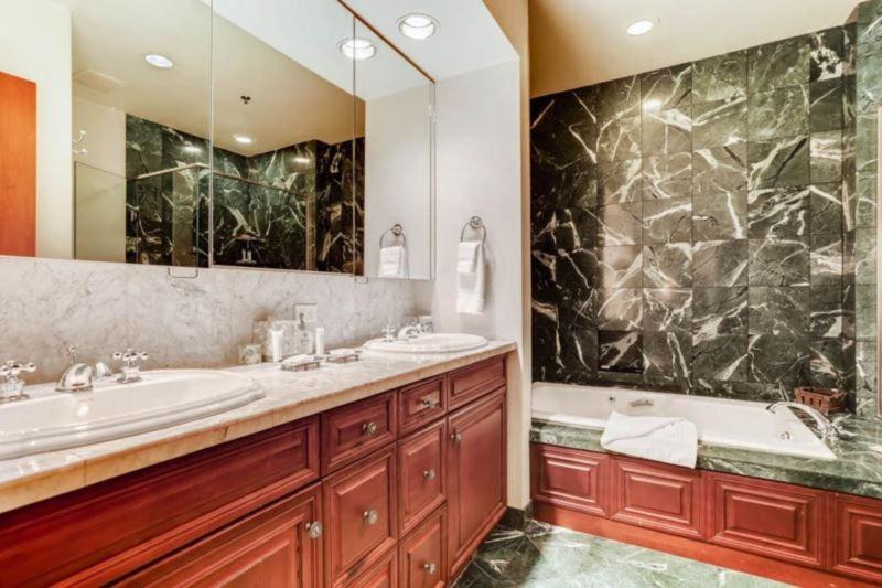 Photo of Bathroom in Highlands Townhomes