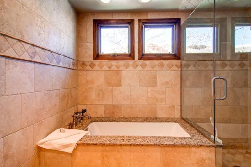 Photo of Bathroom in Highlands Townhomes