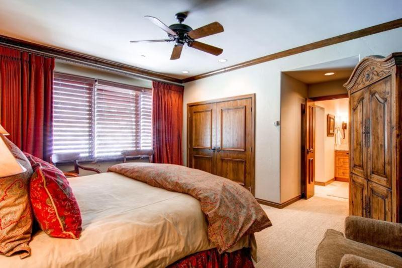 Photo of Bedroom in Highlands Townhomes
