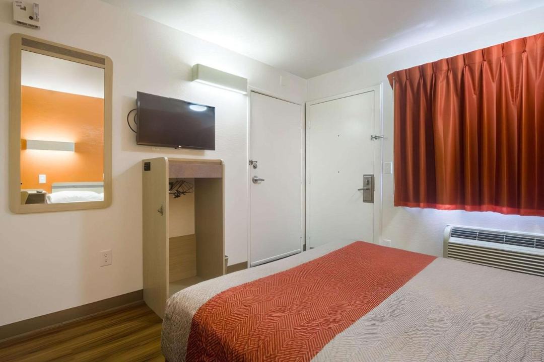 Photo of Bedroom in North Alameda