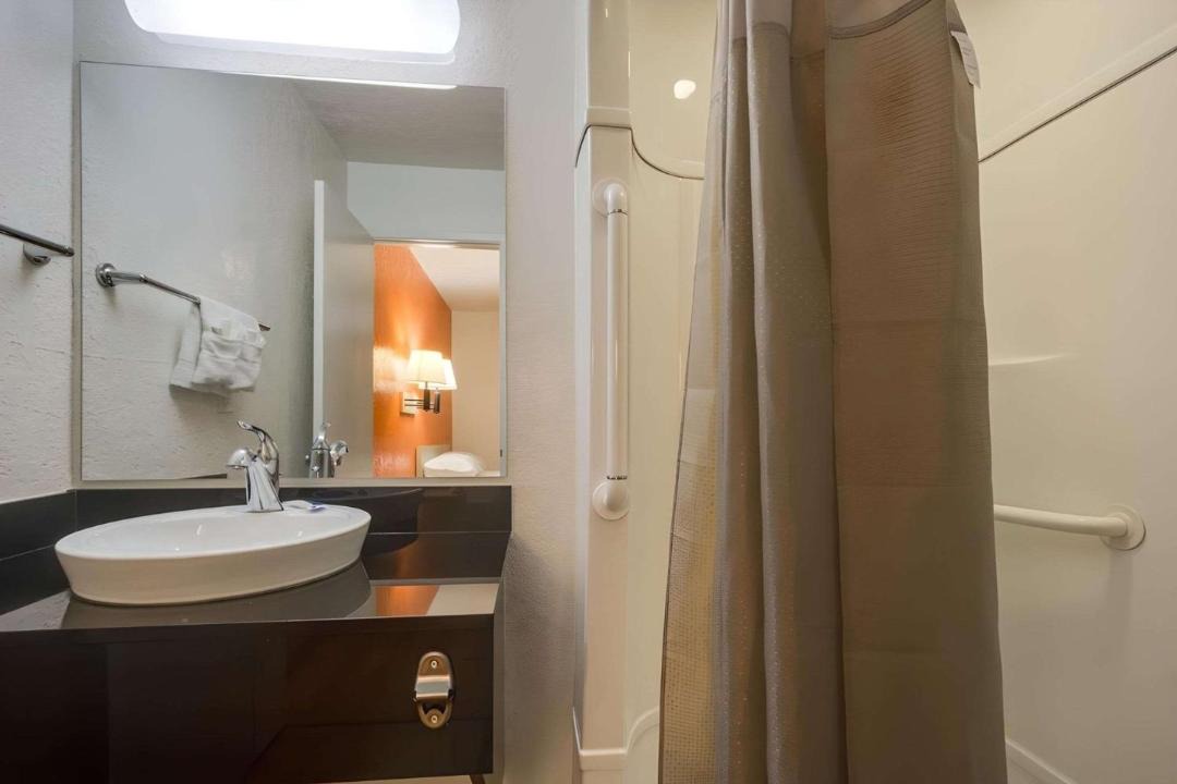 Photo of Bathroom in North Alameda