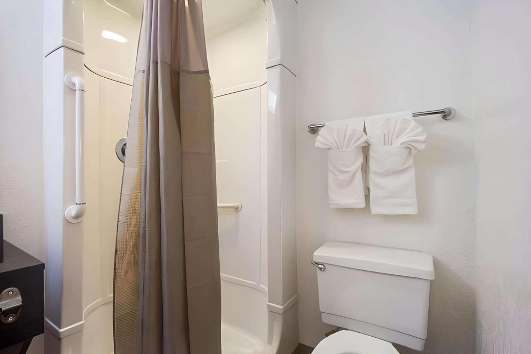 Photo of Bathroom in North Alameda