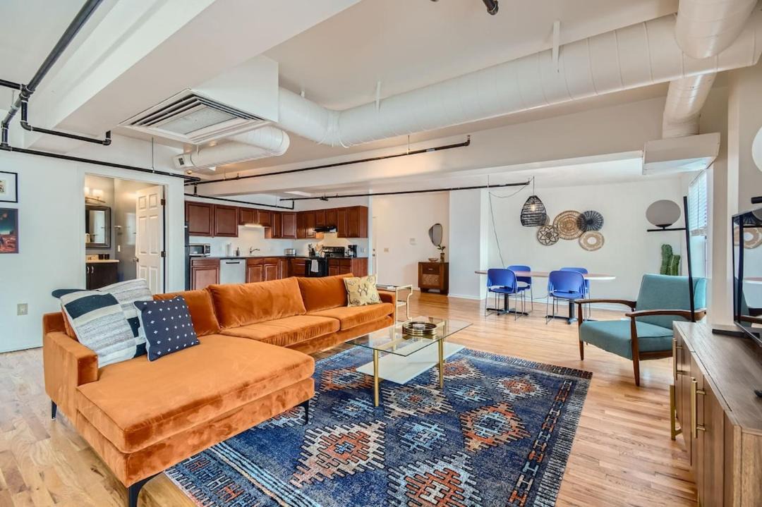 Photo of Livingroom in Ballpark