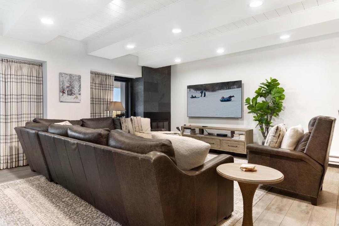 Photo of Livingroom in Avon