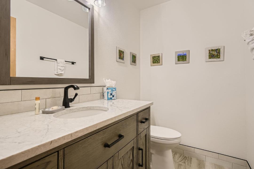 Photo of Bathroom in Peak 8