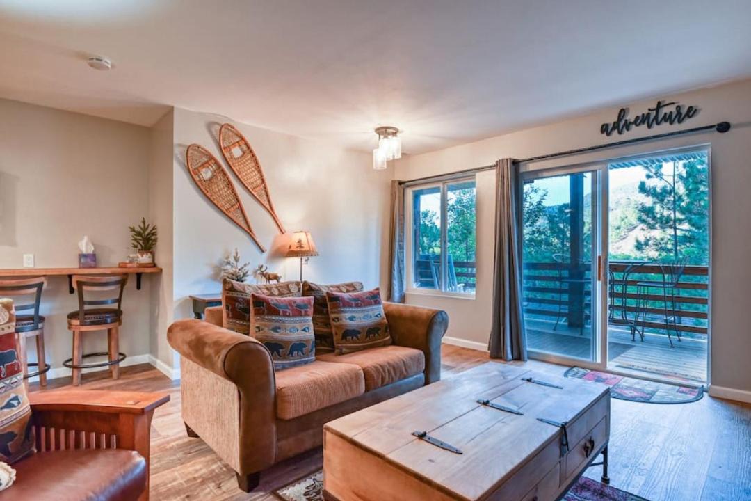 Photo of Livingroom in Green Mountain Falls
