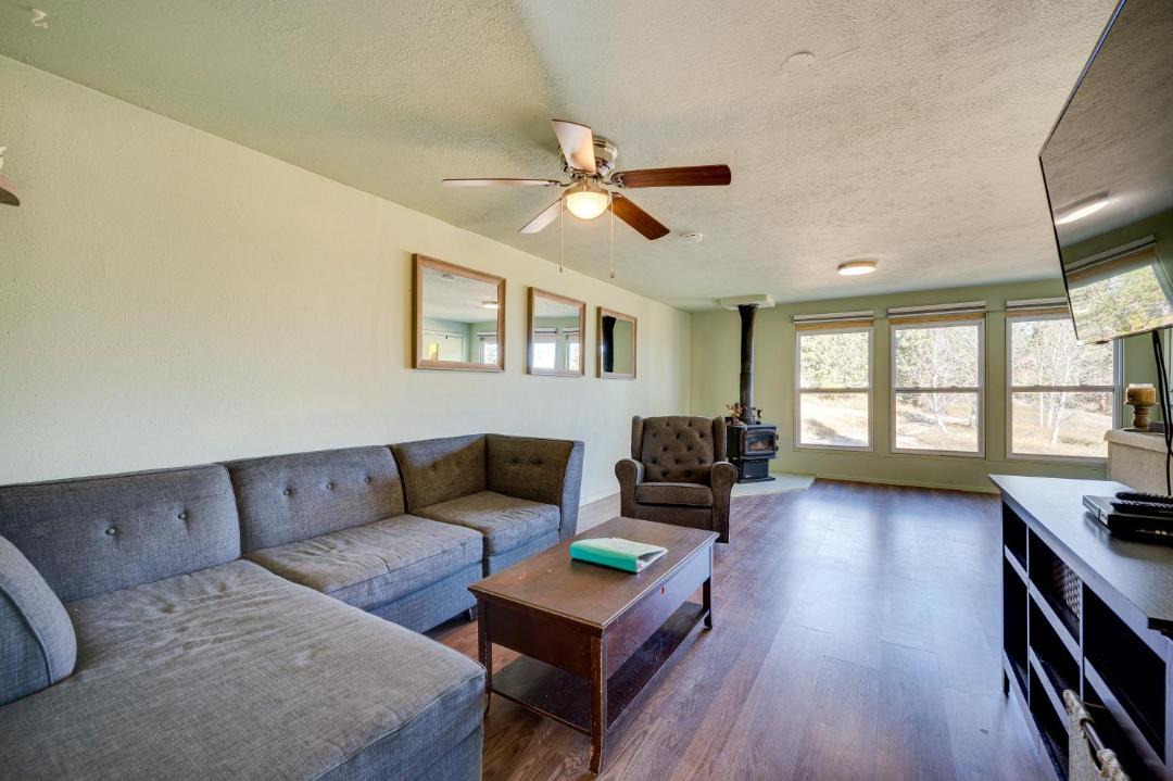 Photo of Livingroom in Coal Creek Canyon