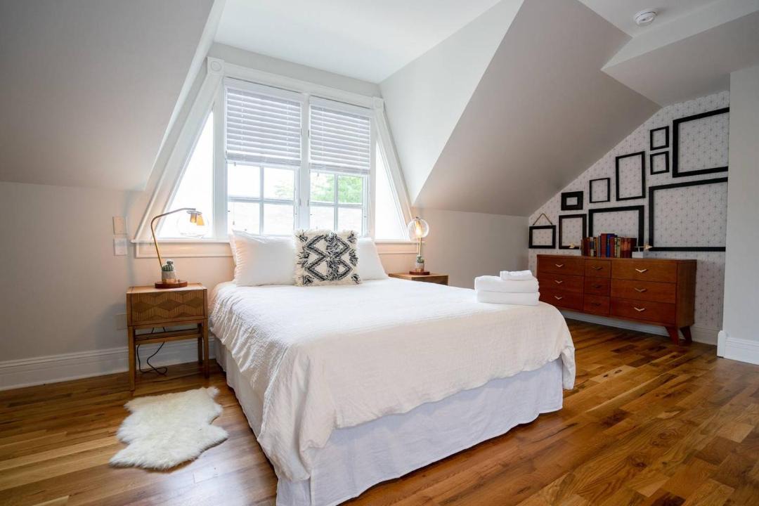 Photo of Bedroom in Five Points